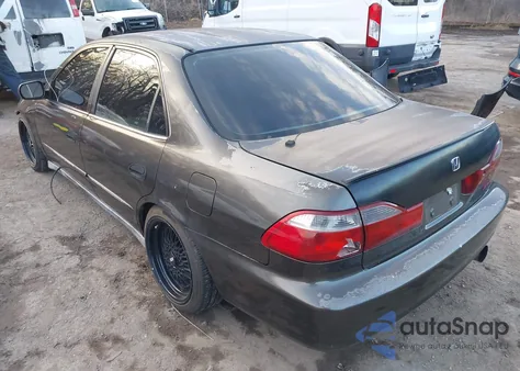 2000 Honda Accord 2.3 Lx из США, поврежденный, VIN 1HGCG5542YA025636